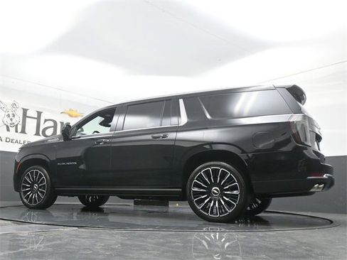 New 2026 Chevrolet Suburban High Country image 34