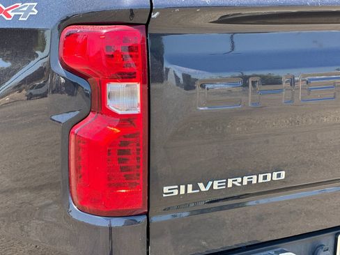 Used 2022 Chevrolet Silverado 1500 Custom AWD/4WD image 25
