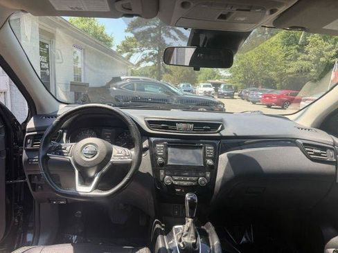 Used 2018 Nissan Rogue Sport SL w/ SL Premium Package FWD image 15