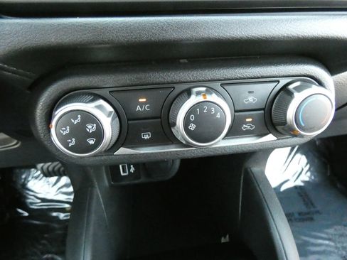 Used 2020 Nissan Versa S image 59