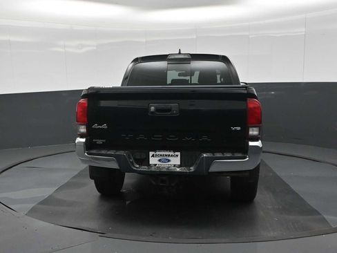 Used 2019 Toyota Tacoma SR5 AWD/4WD image 8