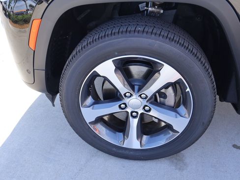 New 2026 Jeep Grand Cherokee L Limited AWD/4WD image 19