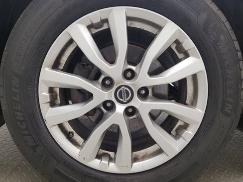 Used 2018 Nissan Rogue SV image 31