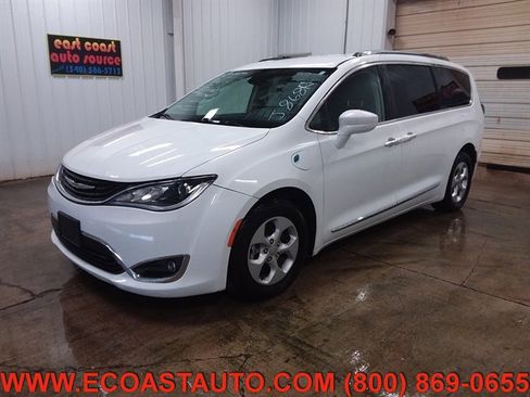 Used 2018 Chrysler Pacifica Touring-L image 4