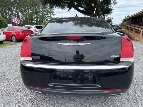 Used 2015 Chrysler 300 Limited RWD image 4