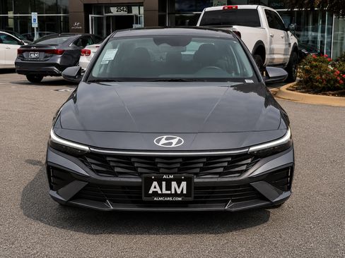 New 2026 Hyundai Elantra SEL Sport FWD image 2
