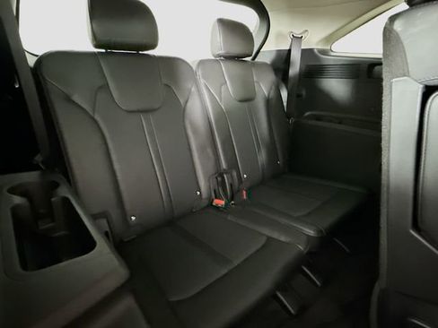 Used 2024 Kia Sorento S image 26