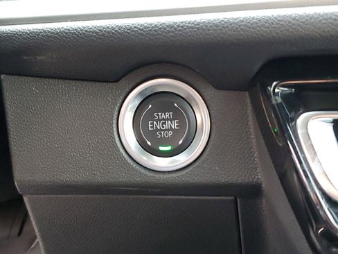 Used 2025 Chevrolet Traverse LT image 24