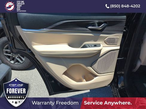 Used 2022 Jeep Grand Cherokee Limited 4xe w/ Luxury Tech Group II AWD/4WD image 29