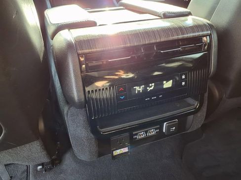 Certified 2024 Jeep Wagoneer Series II w/ Flexible Seating Group AWD/4WD image 25