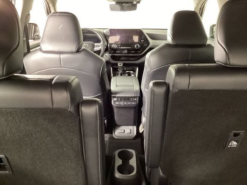 Used 2024 Toyota Highlander Platinum AWD/4WD image 23
