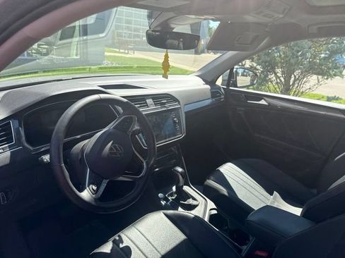 Used 2023 Volkswagen Tiguan SE w/ Panoramic Sunroof Package AWD/4WD image 12