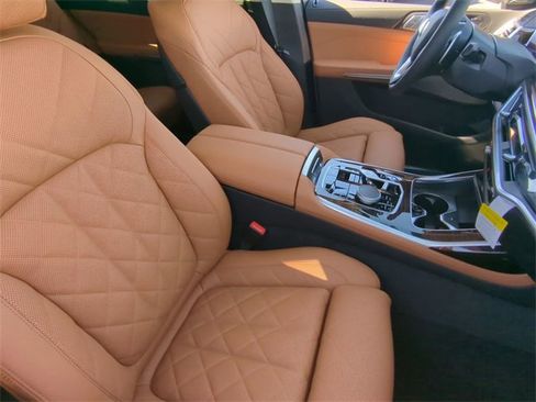 New 2026 BMW X7 xDrive40i w/ Premium Package image 11