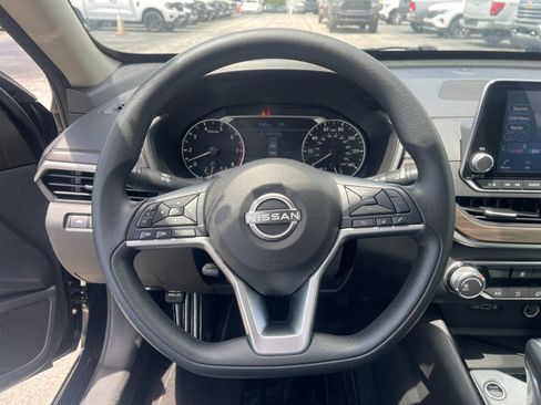 Used 2024 Nissan Altima 2.5 SV FWD image 24