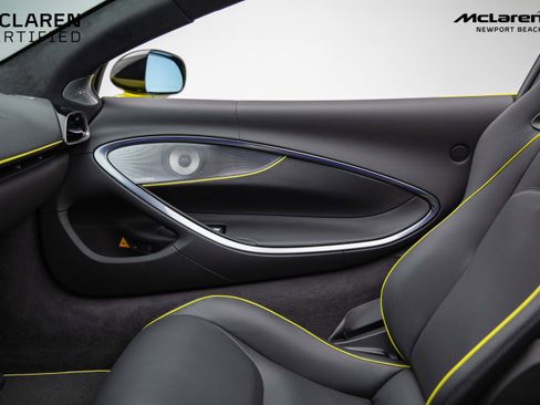 Used 2025 McLaren Artura Spider image 32