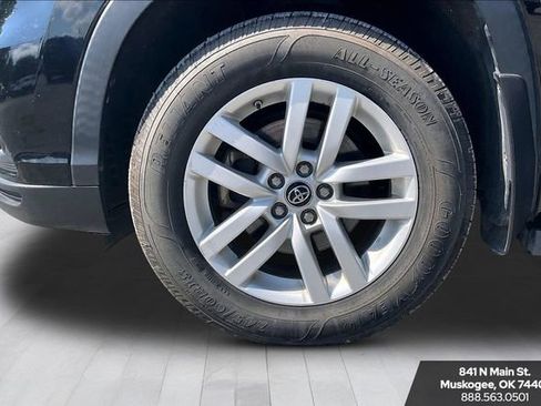 Used 2016 Toyota Highlander LE FWD image 34