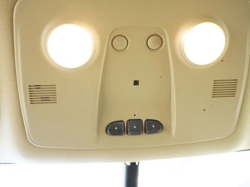 Used 2009 Chevrolet Traverse LTZ image 37