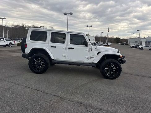 Used 2018 Jeep Wrangler Unlimited Sahara w/ Uconnect 4C Nav & Sound Group image 3