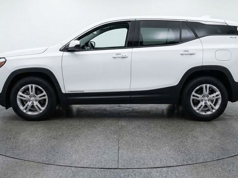 Used 2024 GMC Terrain SLE image 5