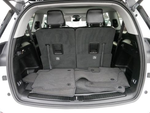 Used 2023 Jeep Grand Cherokee L Limited w/ Black Appearance Package image 18