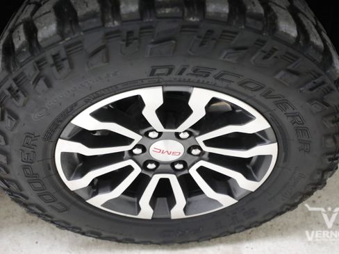 Used 2024 GMC Sierra 1500 AT4 w/ AT4 Premium Package AWD/4WD image 35