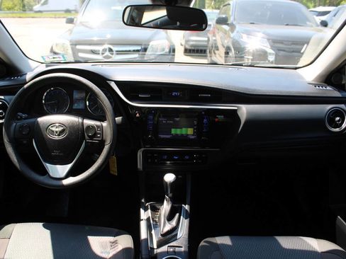 Used 2017 Toyota Corolla LE w/ Carpet Mat Package (TMS) FWD image 31