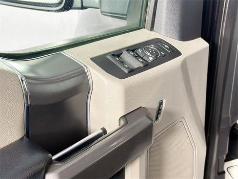 Used 2019 Ford F250 XLT w/ XLT Premium Package image 17