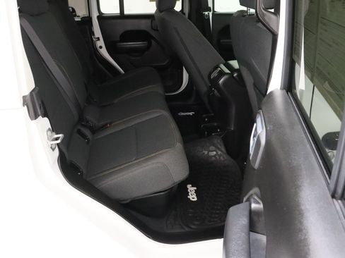 Used 2025 Jeep Gladiator Sport image 33