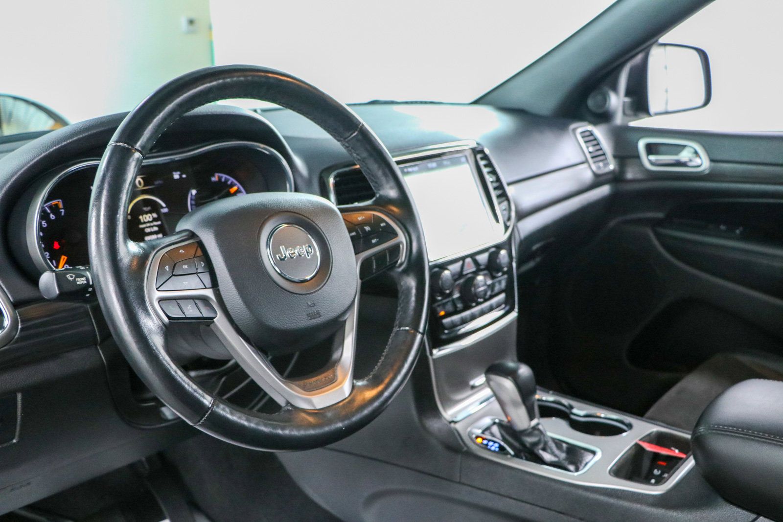 Used 2021 Jeep Grand Cherokee Laredo X AWD/4WD image 23