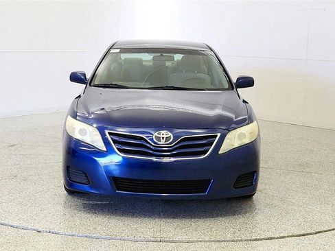 Used 2010 Toyota Camry SE FWD image 2