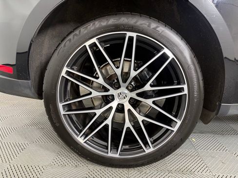 Certified 2023 Porsche Macan image 12