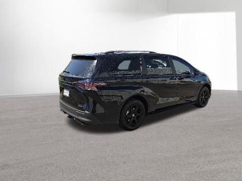 Certified 2026 Toyota Sienna XLE Woodland Edition AWD/4WD image 6