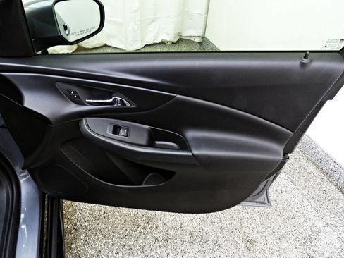 Used 2018 Chevrolet Volt LT w/ Comfort Package image 11
