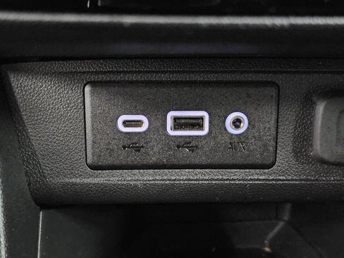 Used 2023 Buick Encore GX Essence w/ Sport Touring Package FWD image 21