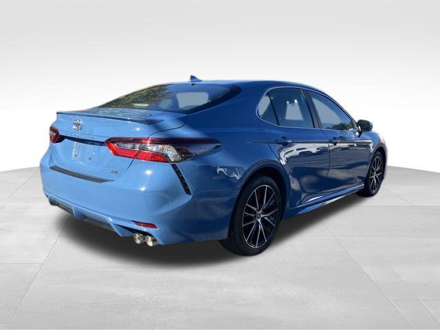 Used 2024 Toyota Camry SE w/ Cold Weather Package FWD image 5