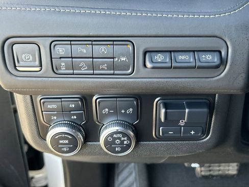 Used 2024 GMC Yukon XL Denali Ultimate image 18