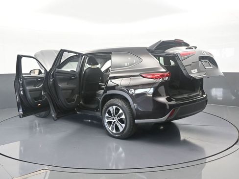 Used 2021 Toyota Highlander XLE image 74