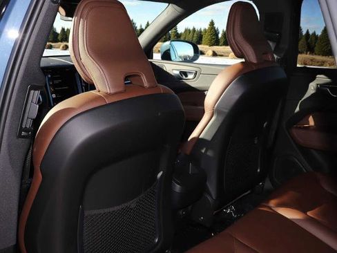 Used 2021 Volvo XC60 T5 Momentum w/ Advanced Package image 18