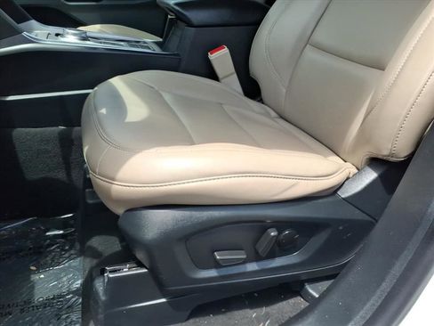 Used 2024 Ford Explorer XLT w/ Equipment Group 202A RWD image 20