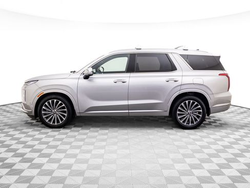 Used 2023 Hyundai Palisade Calligraphy image 2