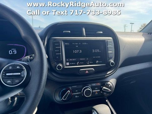 Used 2025 Kia Soul LX w/ LX Technology Package FWD image 11