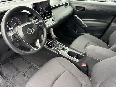 Used 2025 Toyota Corolla Cross LE image 11