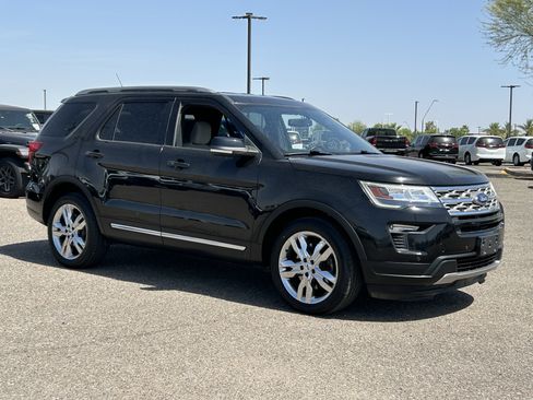 Used 2018 Ford Explorer XLT w/ Equipment Group 201A image 7