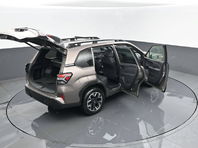 Used 2025 Subaru Forester Premium AWD/4WD image 27