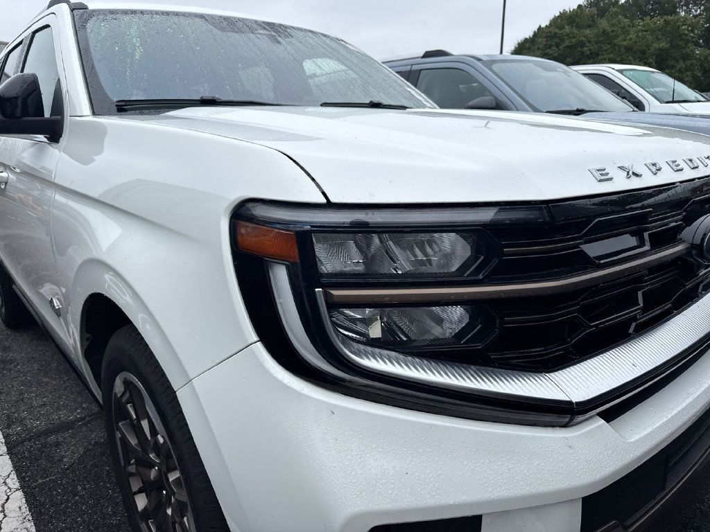 Used 2025 Ford Expedition King Ranch AWD/4WD image 2