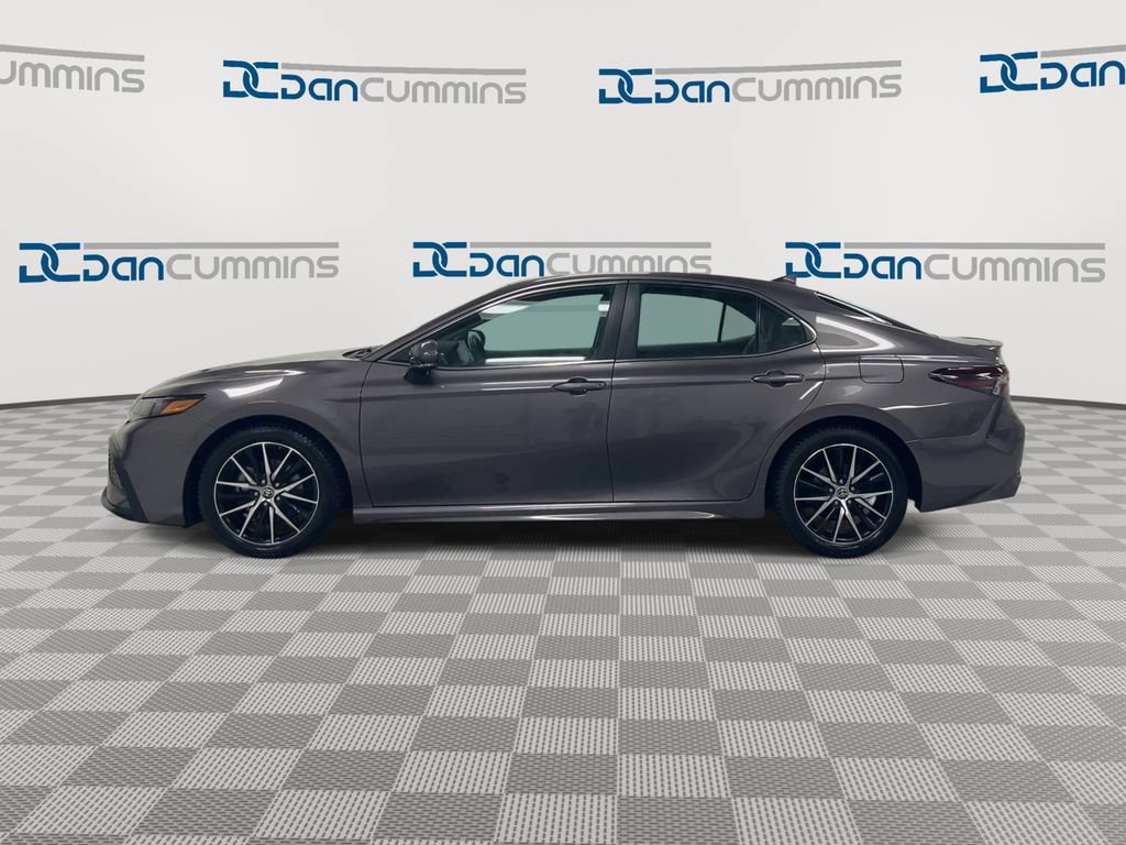 Used 2022 Toyota Camry SE FWD image 5