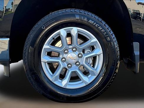 Used 2023 Chevrolet Silverado 1500 LT AWD/4WD image 32