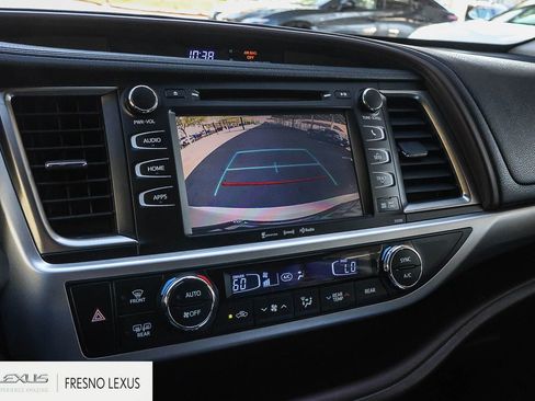 Used 2019 Toyota Highlander XLE w/ Carpet Mat Package (TMS) image 25