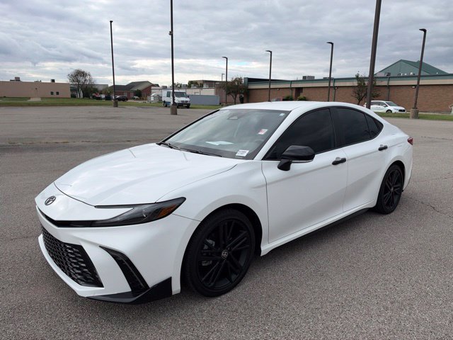 Certified 2026 Toyota Camry Hybrid FWD image 2