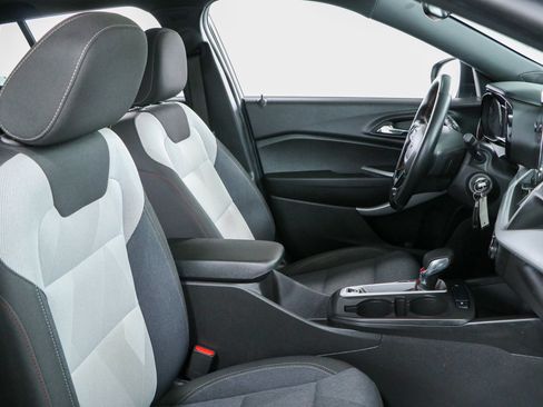 Used 2024 Chevrolet Trax RS w/ Sunroof Package FWD image 27